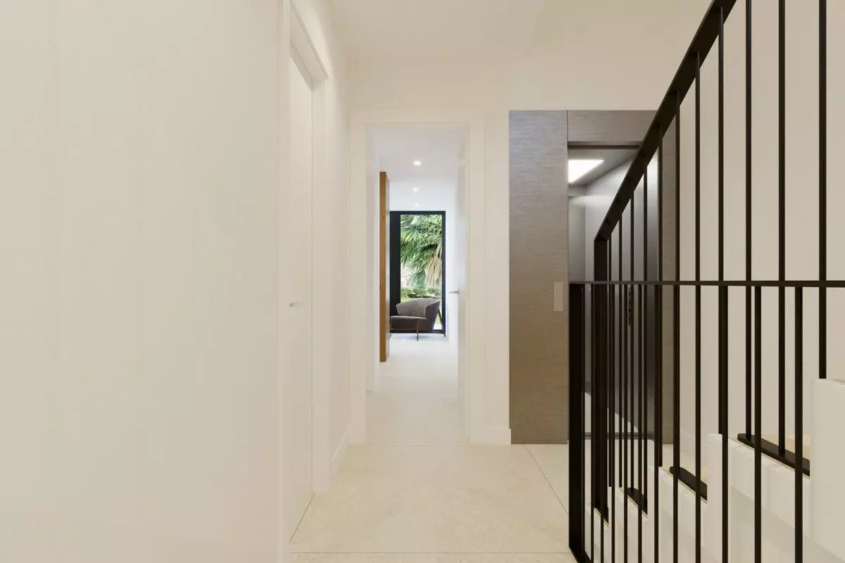 3-bedroom Villa In Elche, Spain (354 M²)