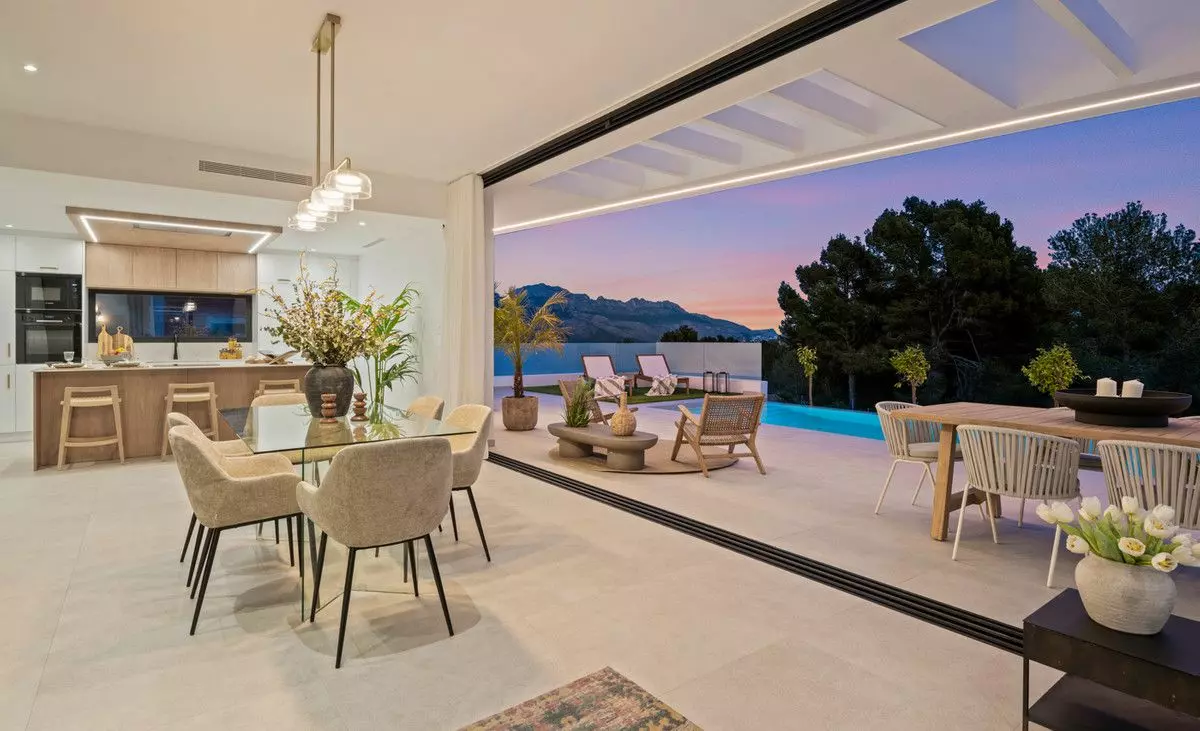 4-bedroom Villa In Polop, Spain (311 M²)