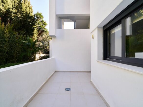 Apartment Of 90 M² In Estepona, Spain