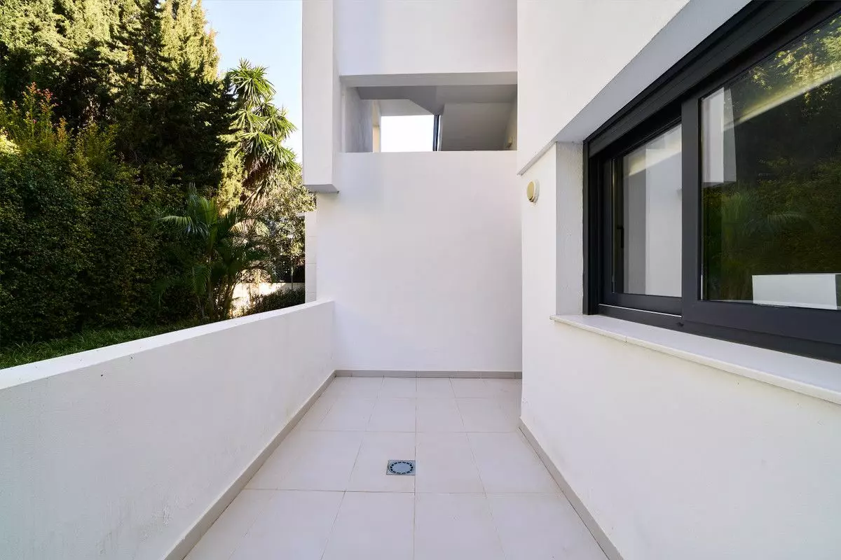 Apartment Of 90 M² In Estepona, Spain