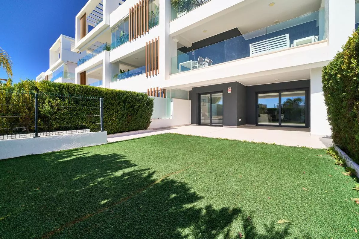 Apartment Of 90 M² In Estepona, Spain