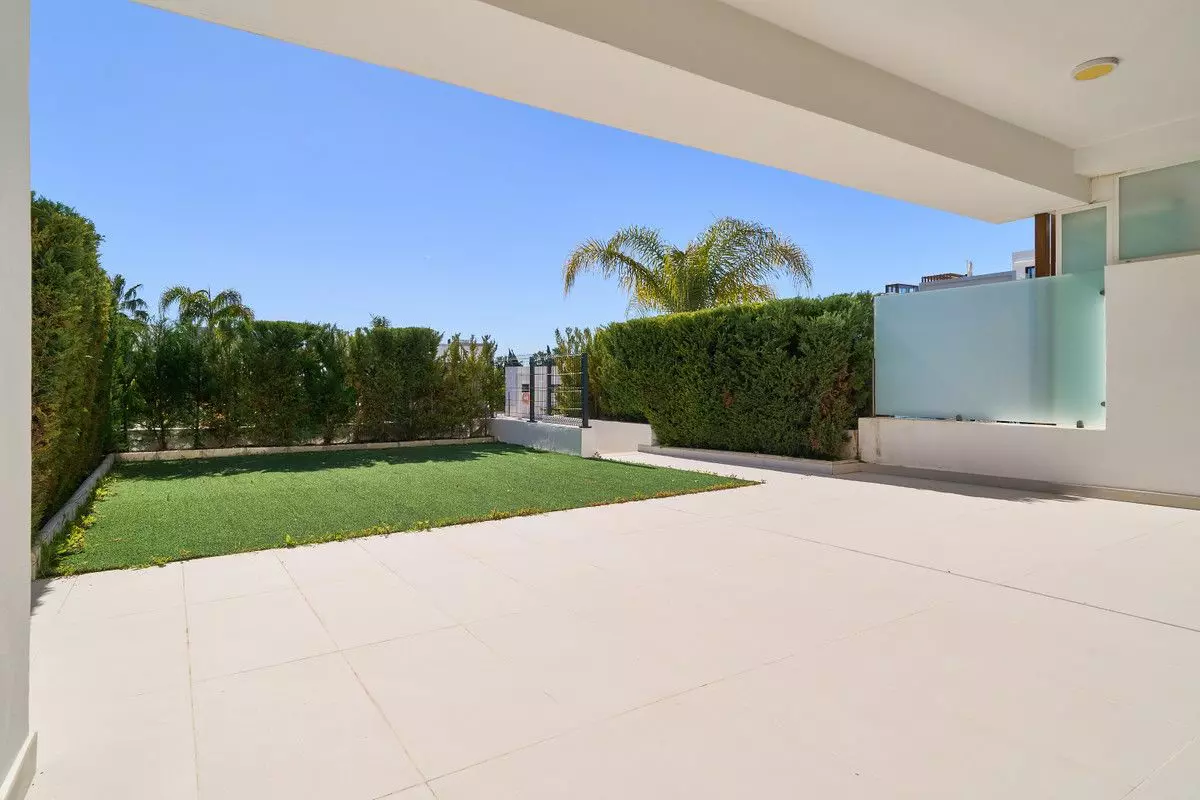 Apartment Of 90 M² In Estepona, Spain