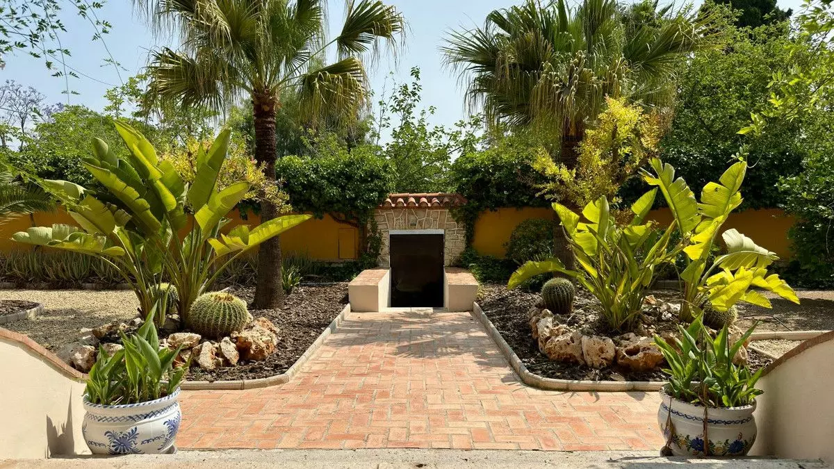 Villa 500 M² In Alicante, Spain – Mediter Real Estate