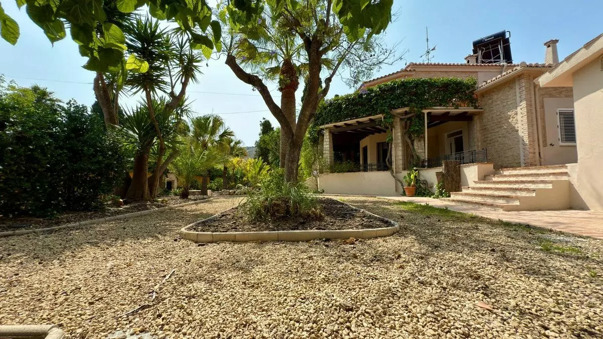 Villa 500 M² In Alicante, Spain – Mediter Real Estate