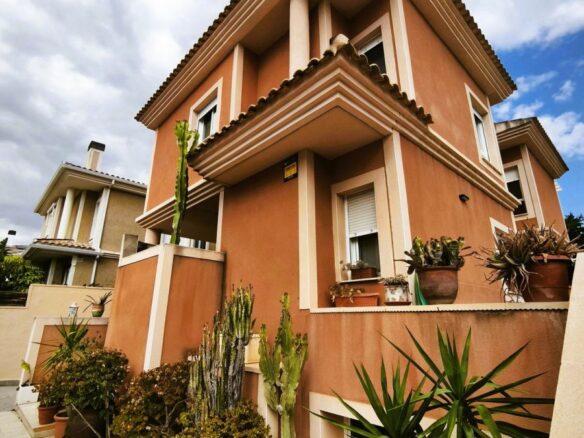 4-bedroom Villa In Alicante, Spain (405 M²)
