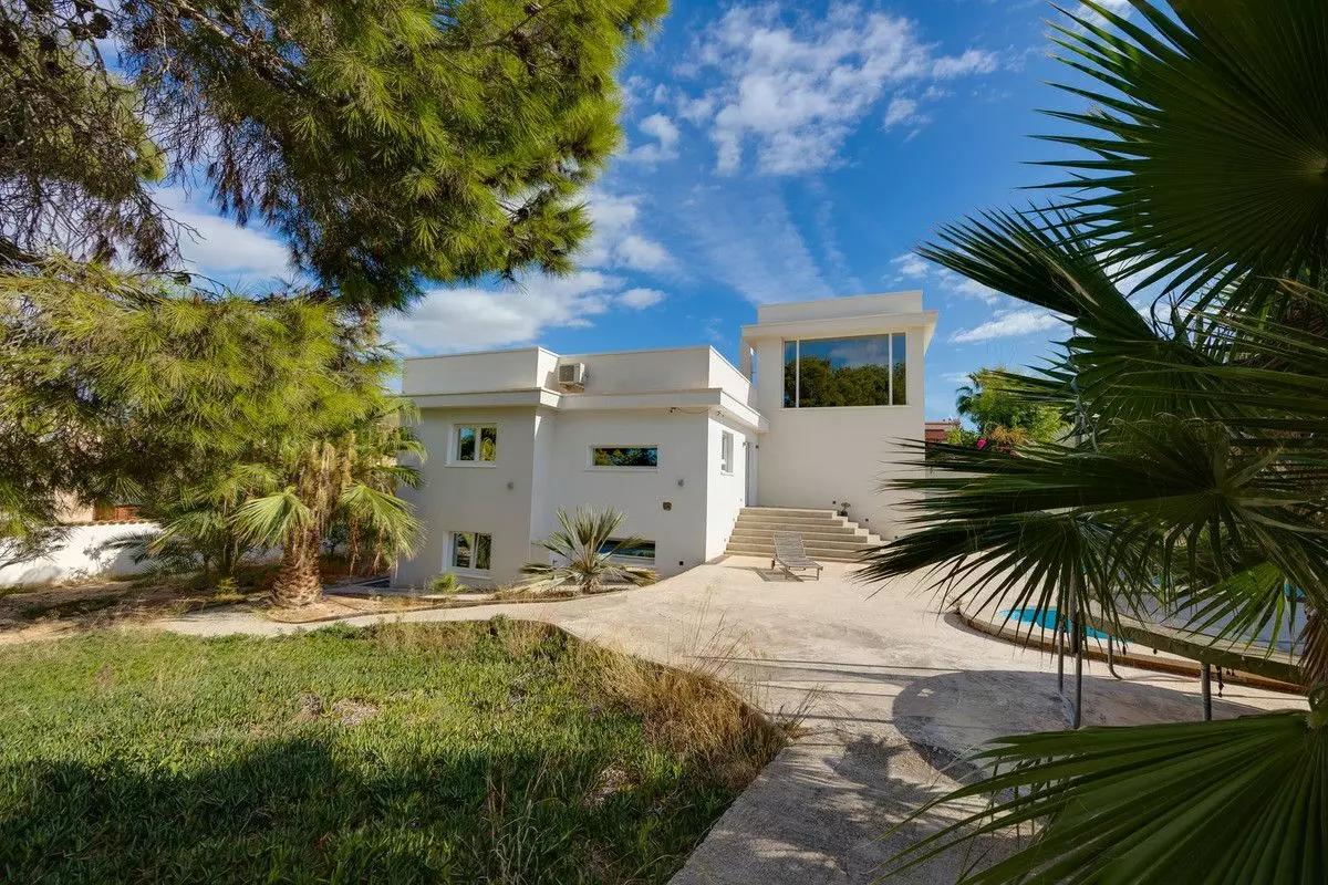 4-bedroom Villa In Rojales, Spain (312 M²)