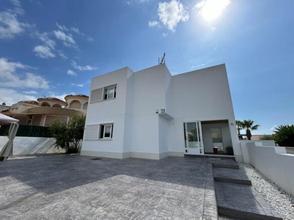 Villa 322 M² In Bigastro, Spain – Mediter Real Estate
