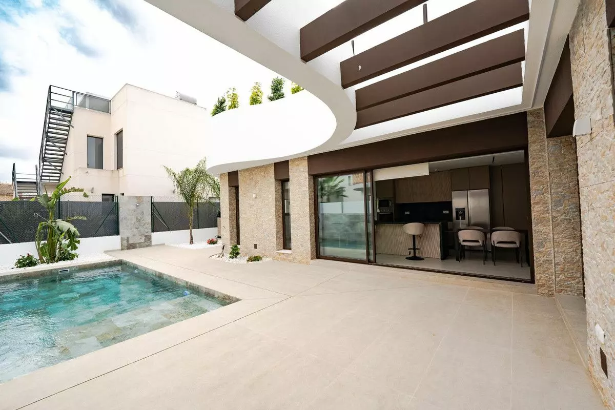 Villa 141 M² In Almoradi, Spain – Mediter Real Estate