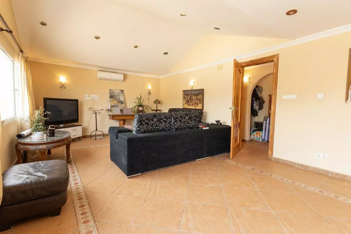 Country House 853 M² In Crevillent, Spain – Mediter Real Estate