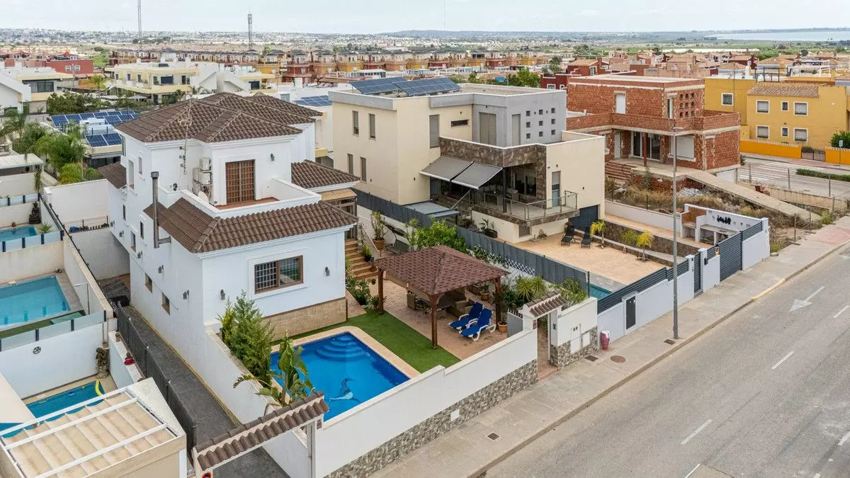 Villa 417 M² In Los Montesinos, Spain – Mediter Real Estate