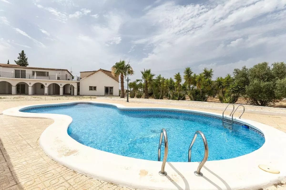Country House 853 M² In Crevillent, Spain – Mediter Real Estate