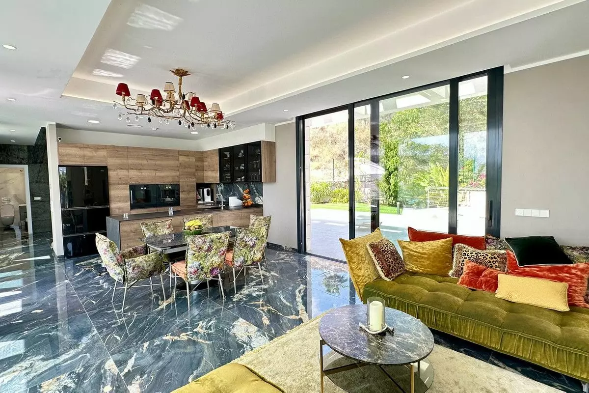 Villa 450 M² In Orihuela, Spain – Mediter Real Estate