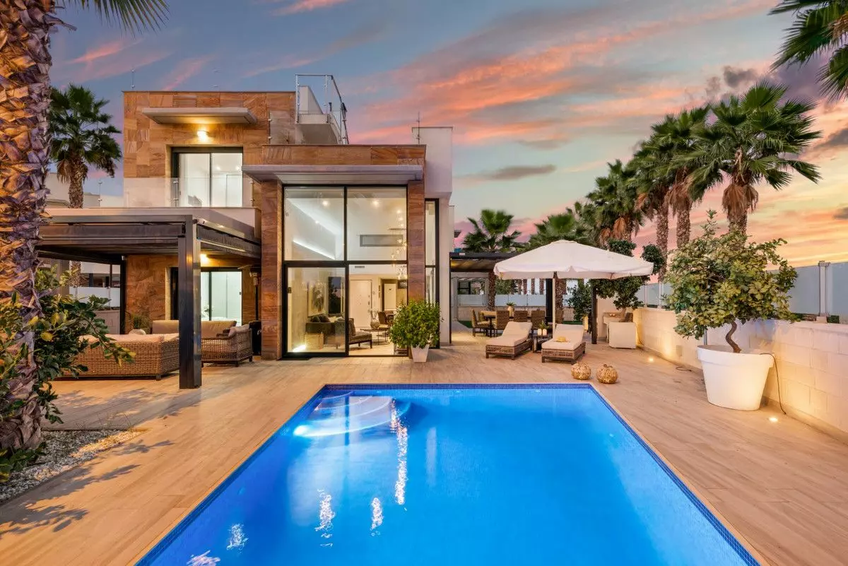 Villa 180 M² In Orihuela Costa, Spain – Mediter Real Estate