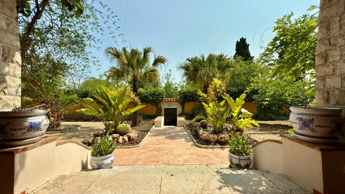 Villa 500 M² In Alicante, Spain – Mediter Real Estate