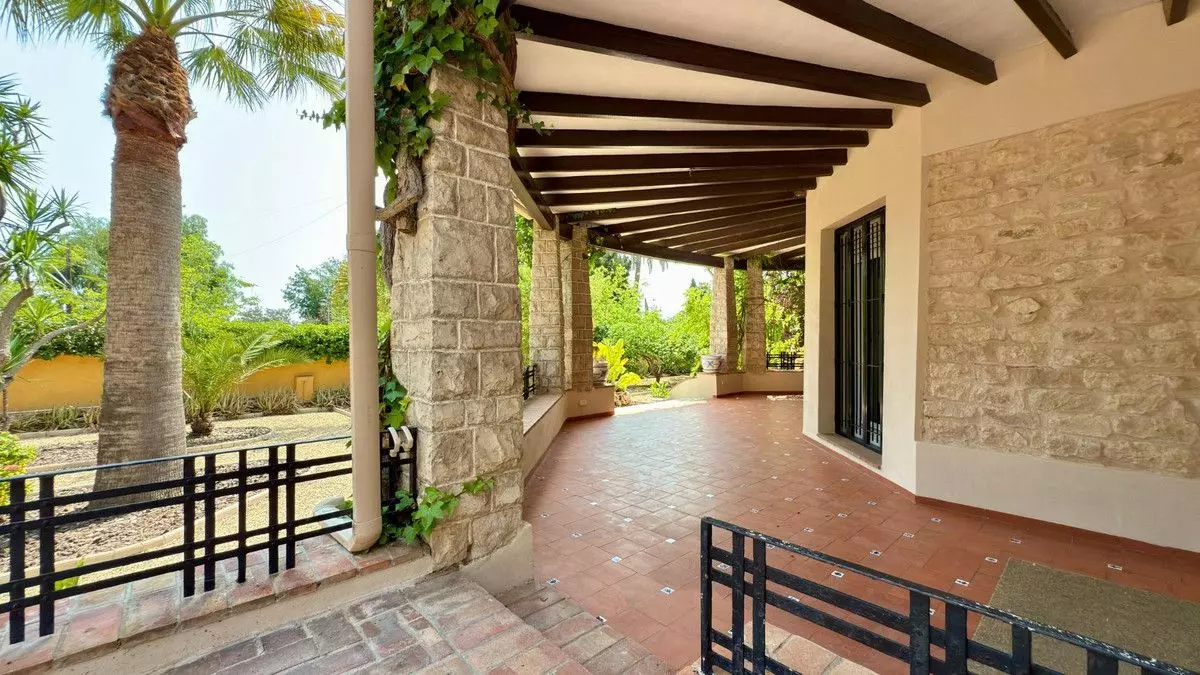 Villa 500 M² In Alicante, Spain – Mediter Real Estate