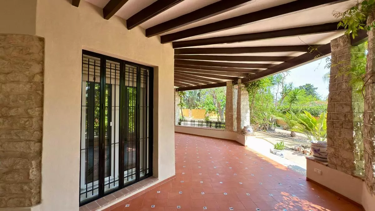 Villa 500 M² In Alicante, Spain – Mediter Real Estate