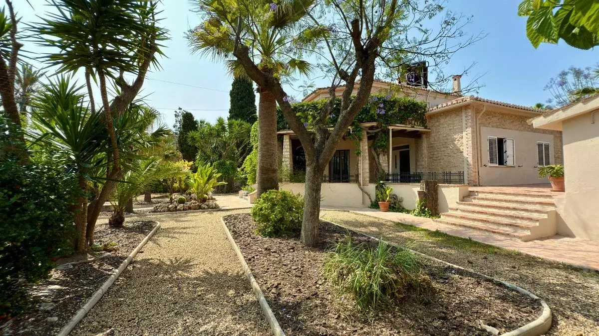 Villa 500 M² In Alicante, Spain – Mediter Real Estate