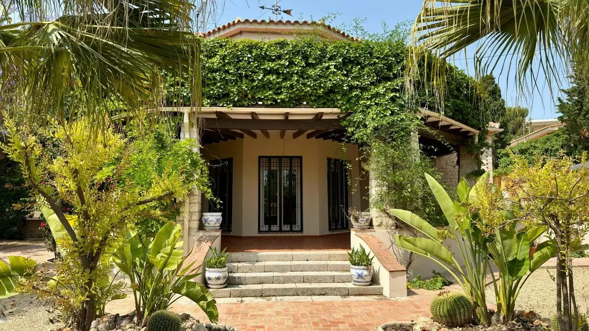 Villa 500 M² In Alicante, Spain – Mediter Real Estate