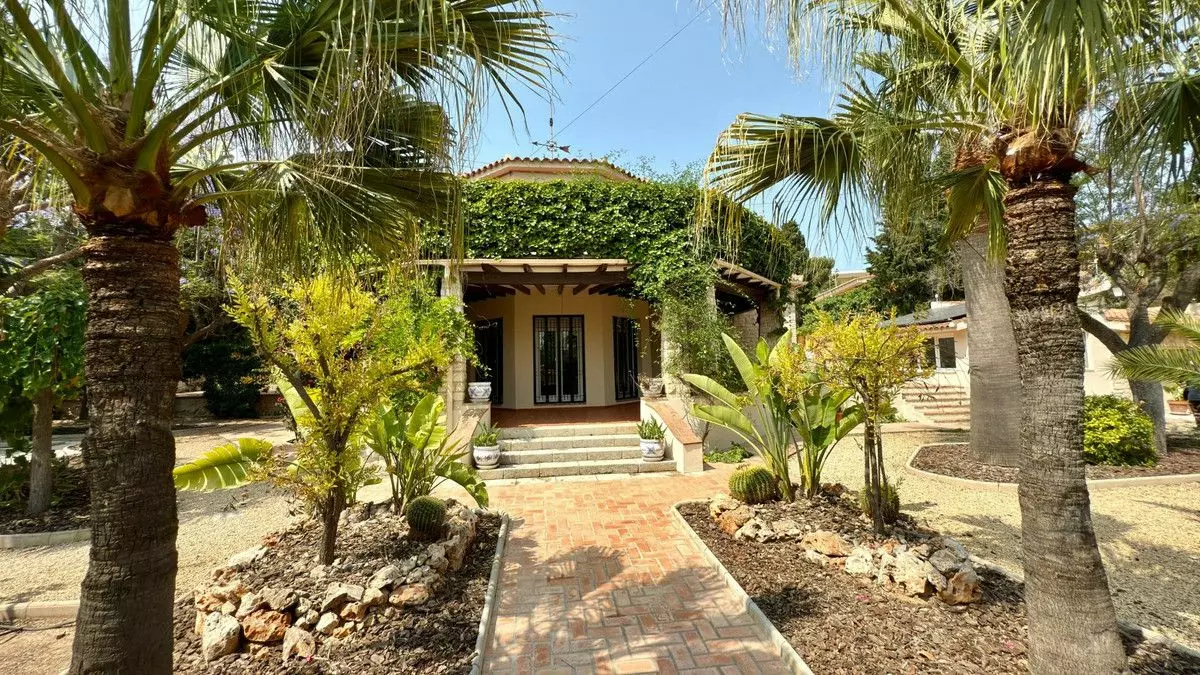 Villa 500 M² In Alicante, Spain – Mediter Real Estate