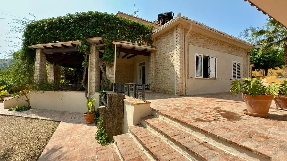Villa 500 M² In Alicante, Spain – Mediter Real Estate