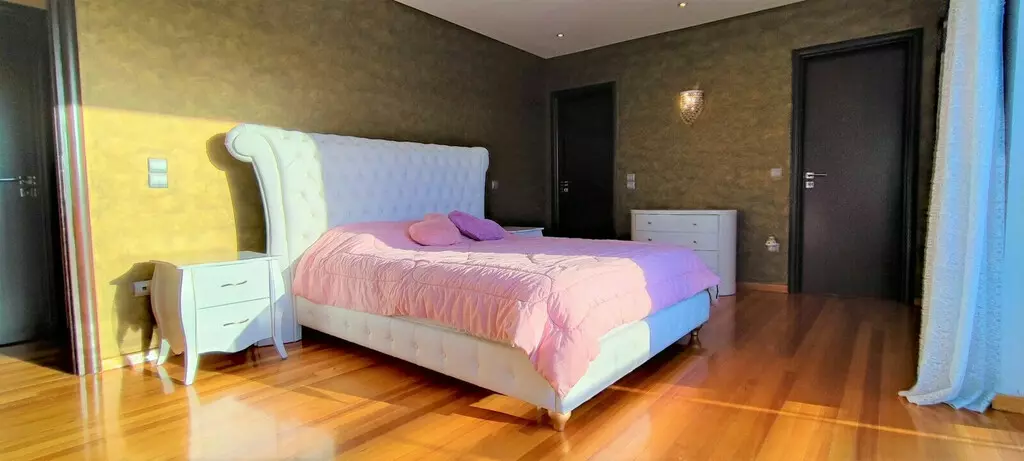 For Sale Villa 290 M² In Athens