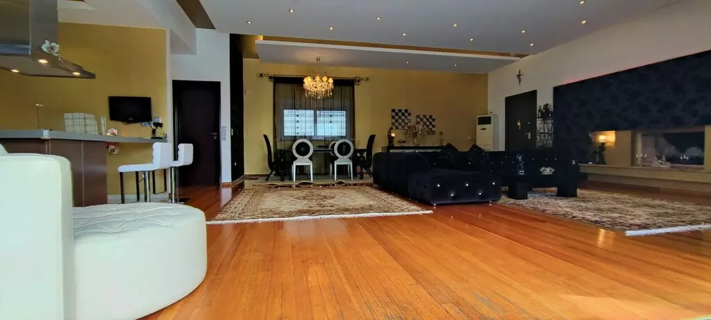 For Sale Villa 290 M² In Athens