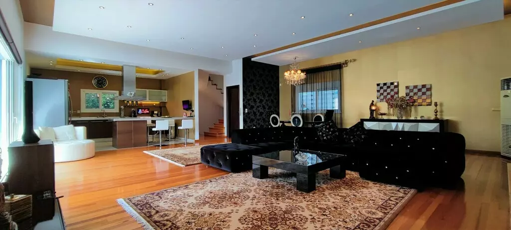 For Sale Villa 290 M² In Athens