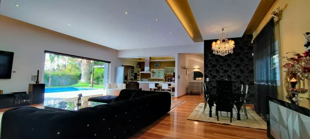 For Sale Villa 290 M² In Athens