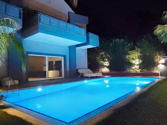 For Sale Villa 290 M² In Athens