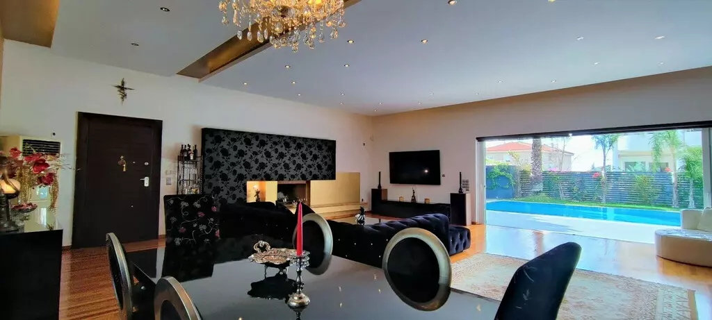 For Sale Villa 290 M² In Athens