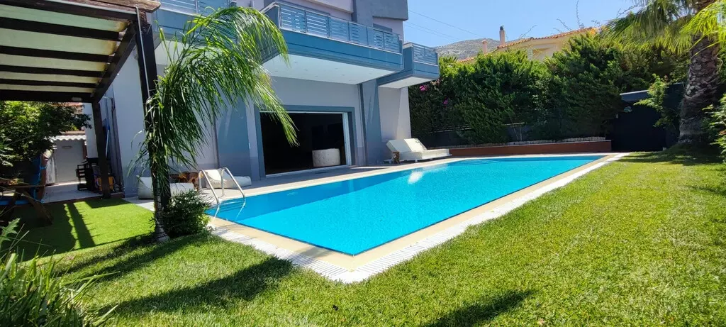For Sale Villa 290 M² In Athens
