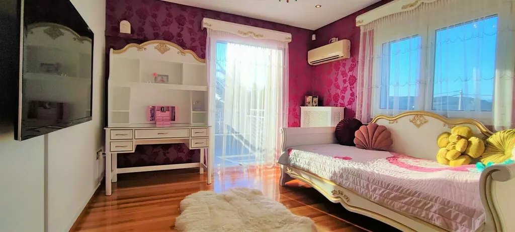 For Sale Villa 290 M² In Athens