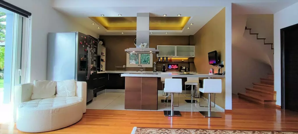 For Sale Villa 290 M² In Athens