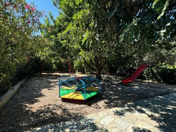 5-bedroom Villa In Kalivia Thorikou, Greece (530 M²)