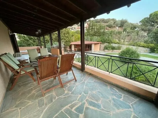 5-bedroom Villa In Kalivia Thorikou, Greece (530 M²)