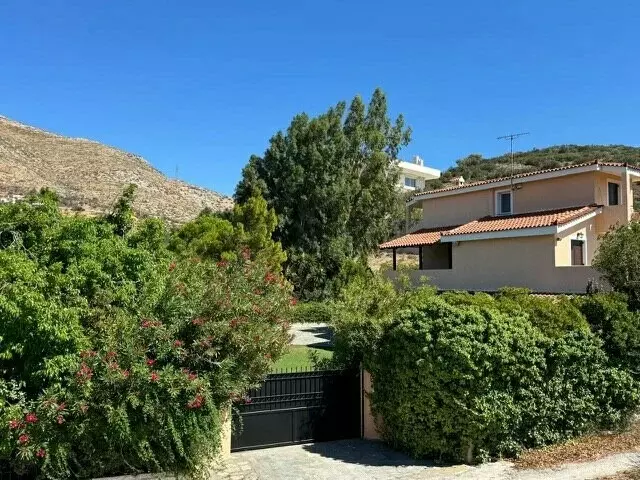 5-bedroom Villa In Kalivia Thorikou, Greece (530 M²)
