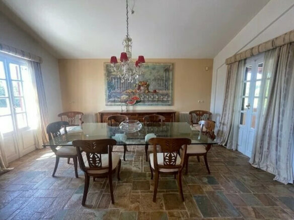 5-bedroom Villa In Kalivia Thorikou, Greece (530 M²)