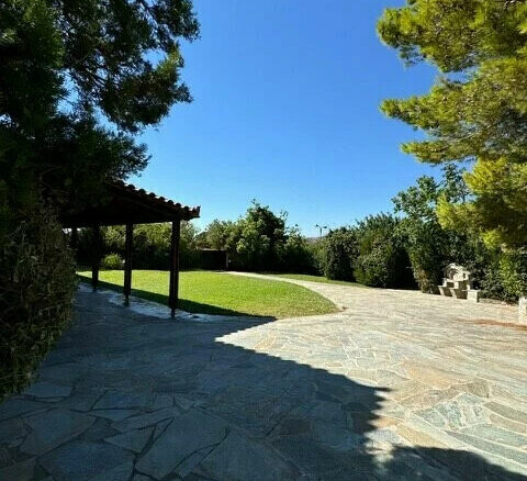 5-bedroom Villa In Kalivia Thorikou, Greece (530 M²)