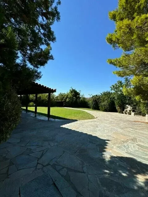 5-bedroom Villa In Kalivia Thorikou, Greece (530 M²)