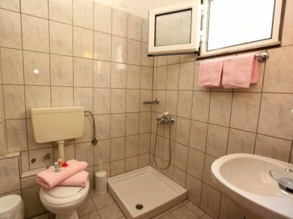 9-bedroom Hotel In Thasos, Greece (320 M²)