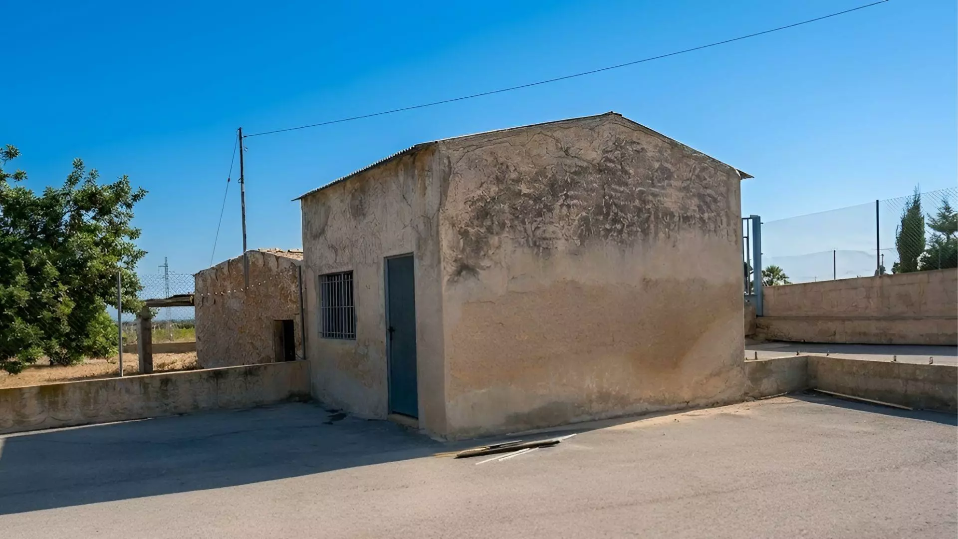 Industrial Unit In Elche Pedanias, Spain (377 M²)