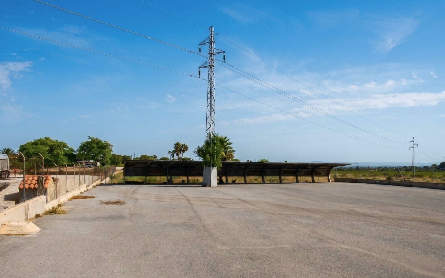 Industrial Unit In Elche Pedanias, Spain (377 M²)