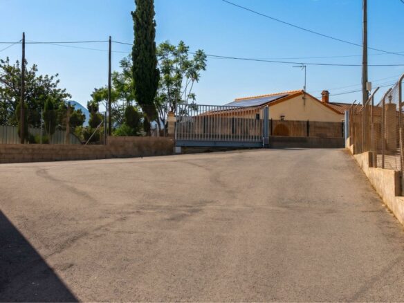 Industrial Unit In Elche Pedanias, Spain (377 M²)