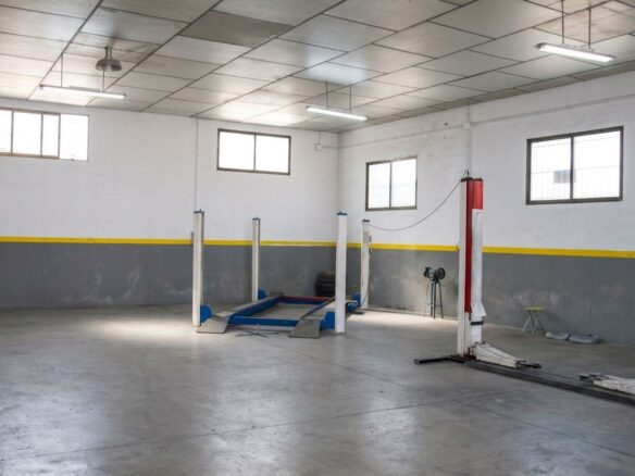 Industrial Unit In Elche Pedanias, Spain (377 M²)