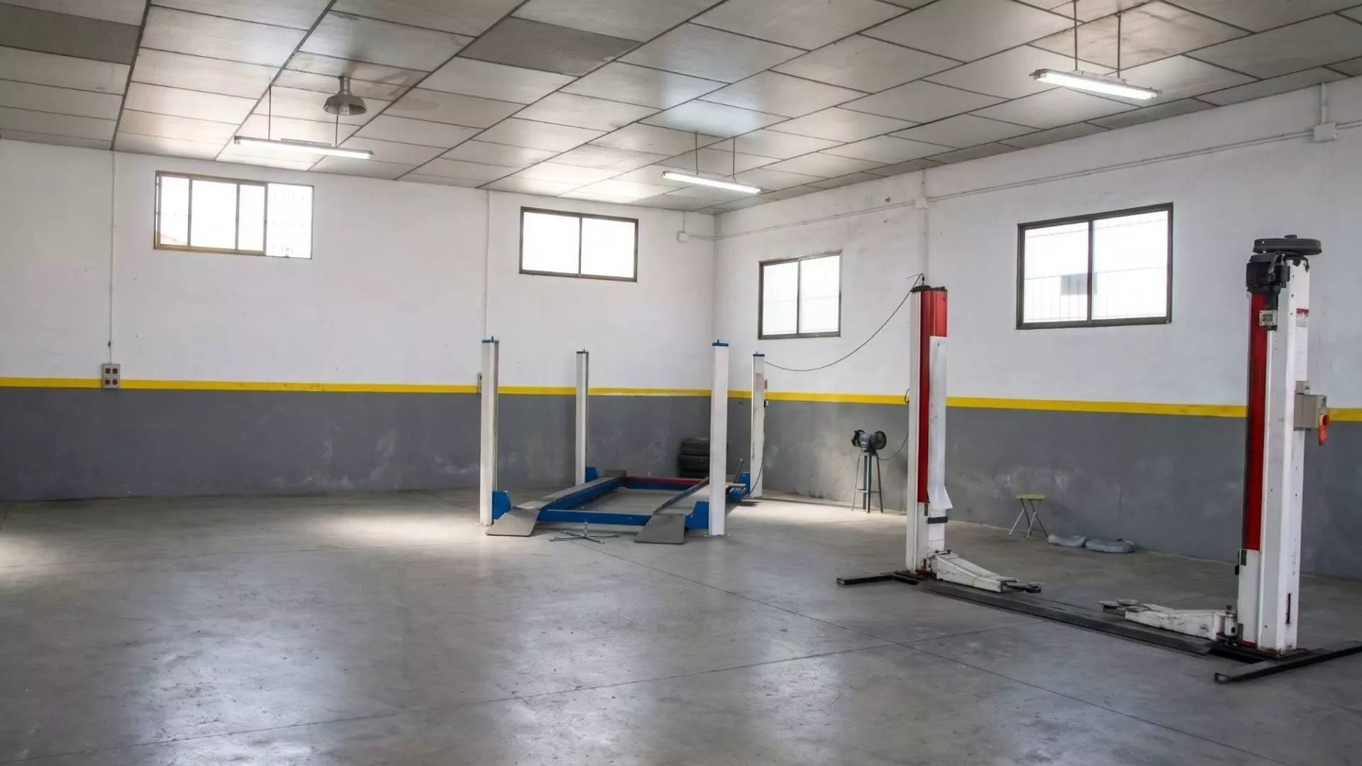 Industrial Unit In Elche Pedanias, Spain (377 M²)