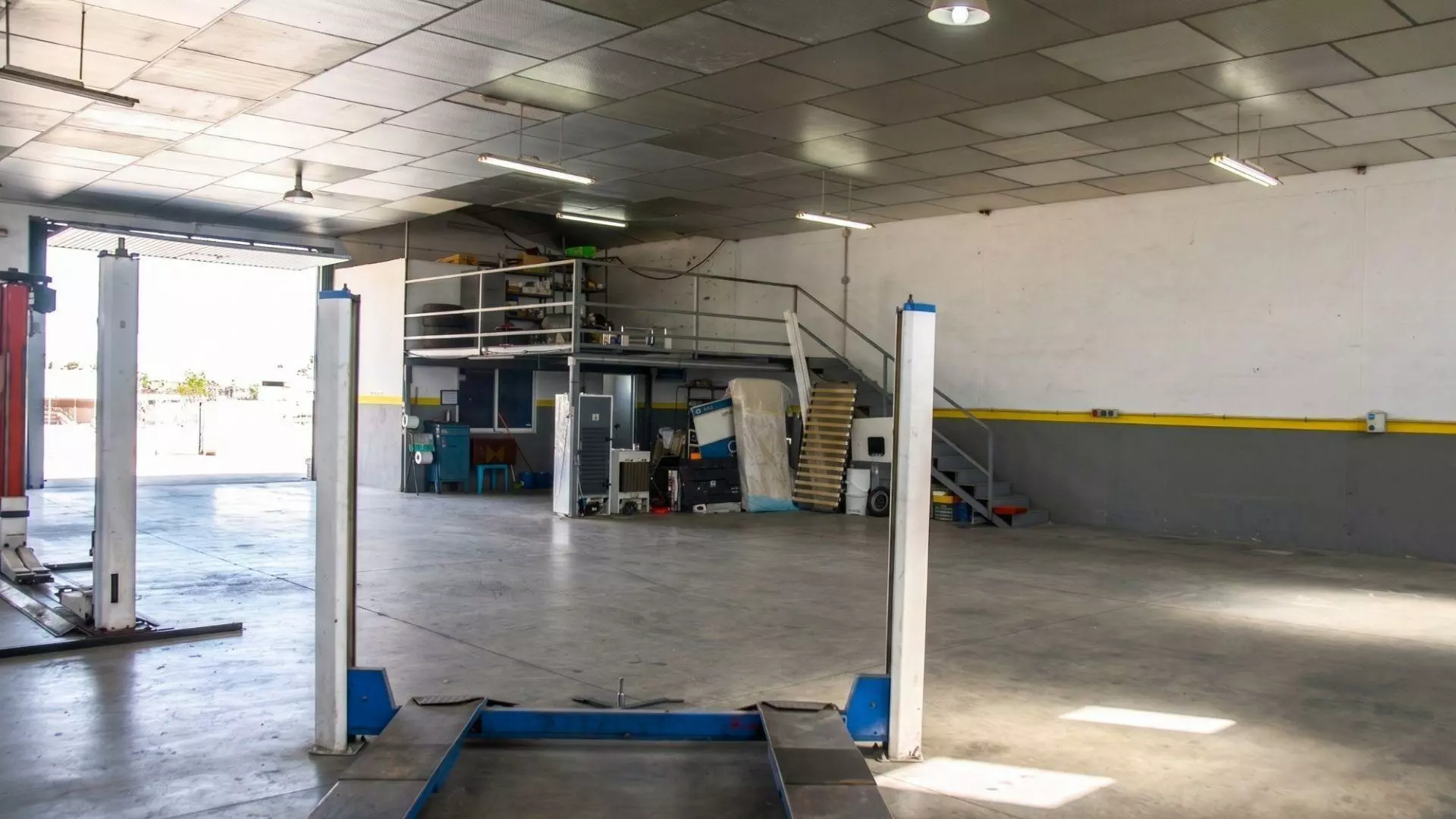 Industrial Unit In Elche Pedanias, Spain (377 M²)