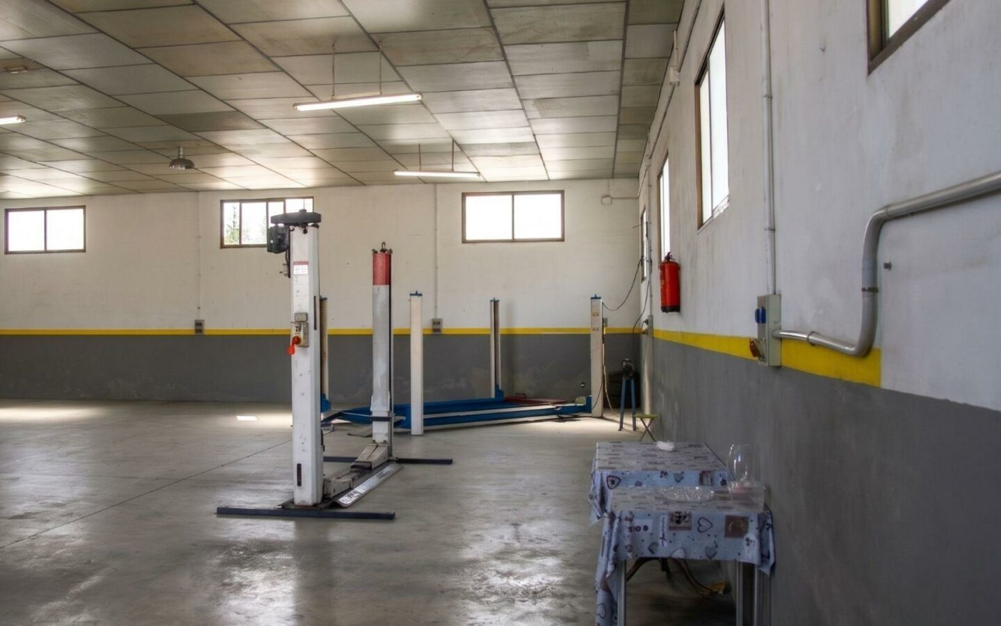 Industrial Unit In Elche Pedanias, Spain (377 M²)