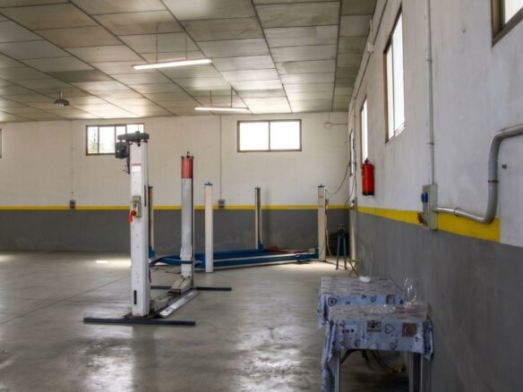 Industrial Unit In Elche Pedanias, Spain (377 M²)