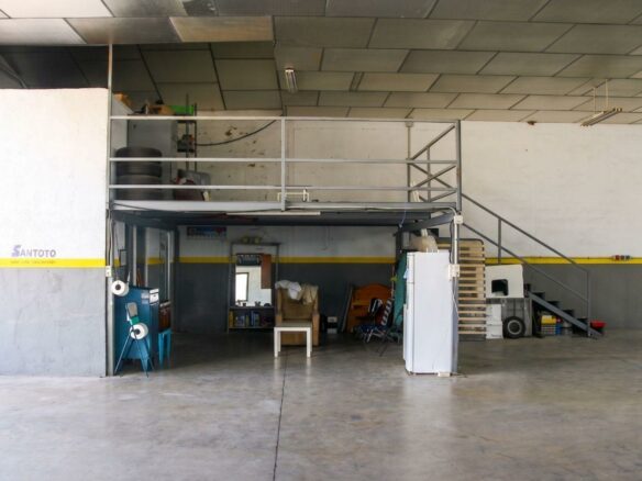 Industrial Unit In Elche Pedanias, Spain (377 M²)