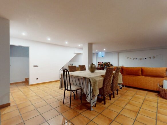 4-bedroom Semi In Elche, Spain (342 M²)